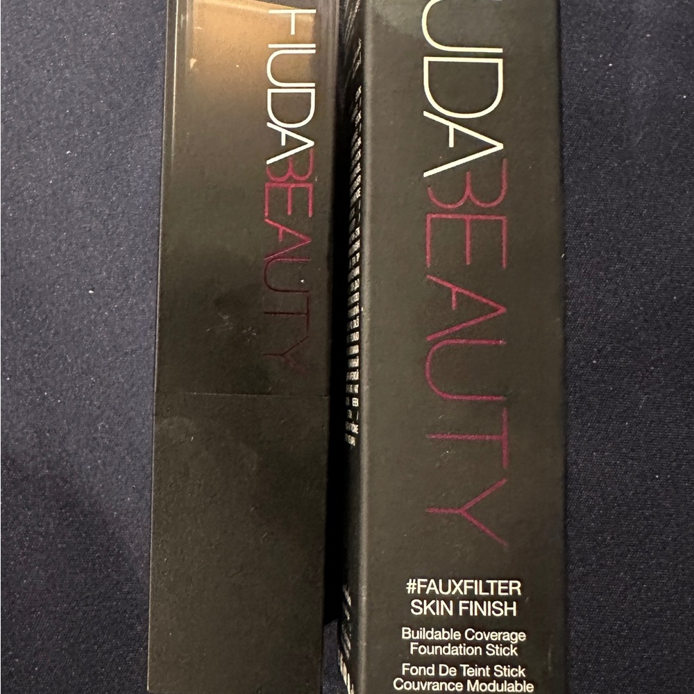 HUDA BEAUTY Buildable Coverage Foundation Stick - Crème Brûlée 150G